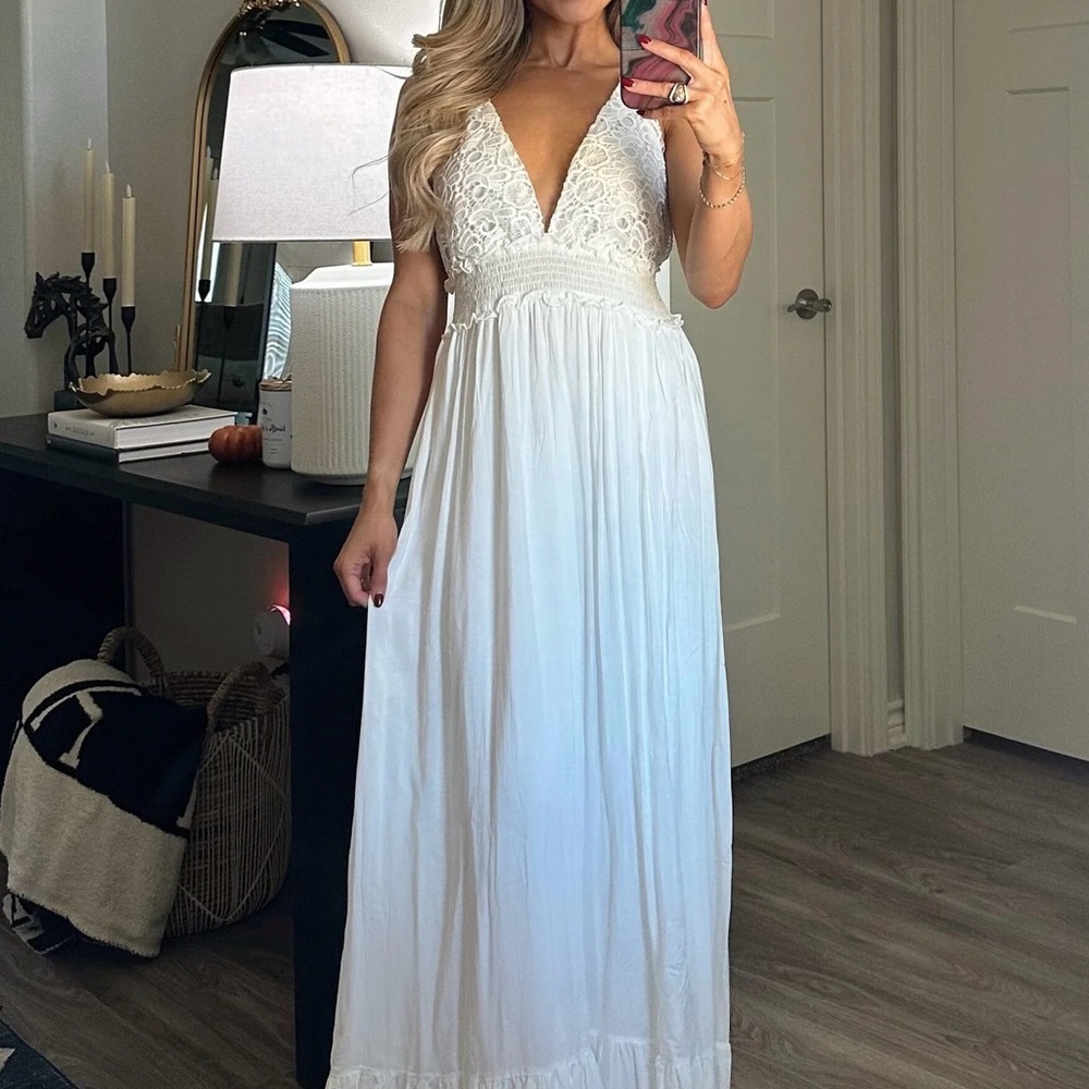 Elegant White Lace Maxi Dress